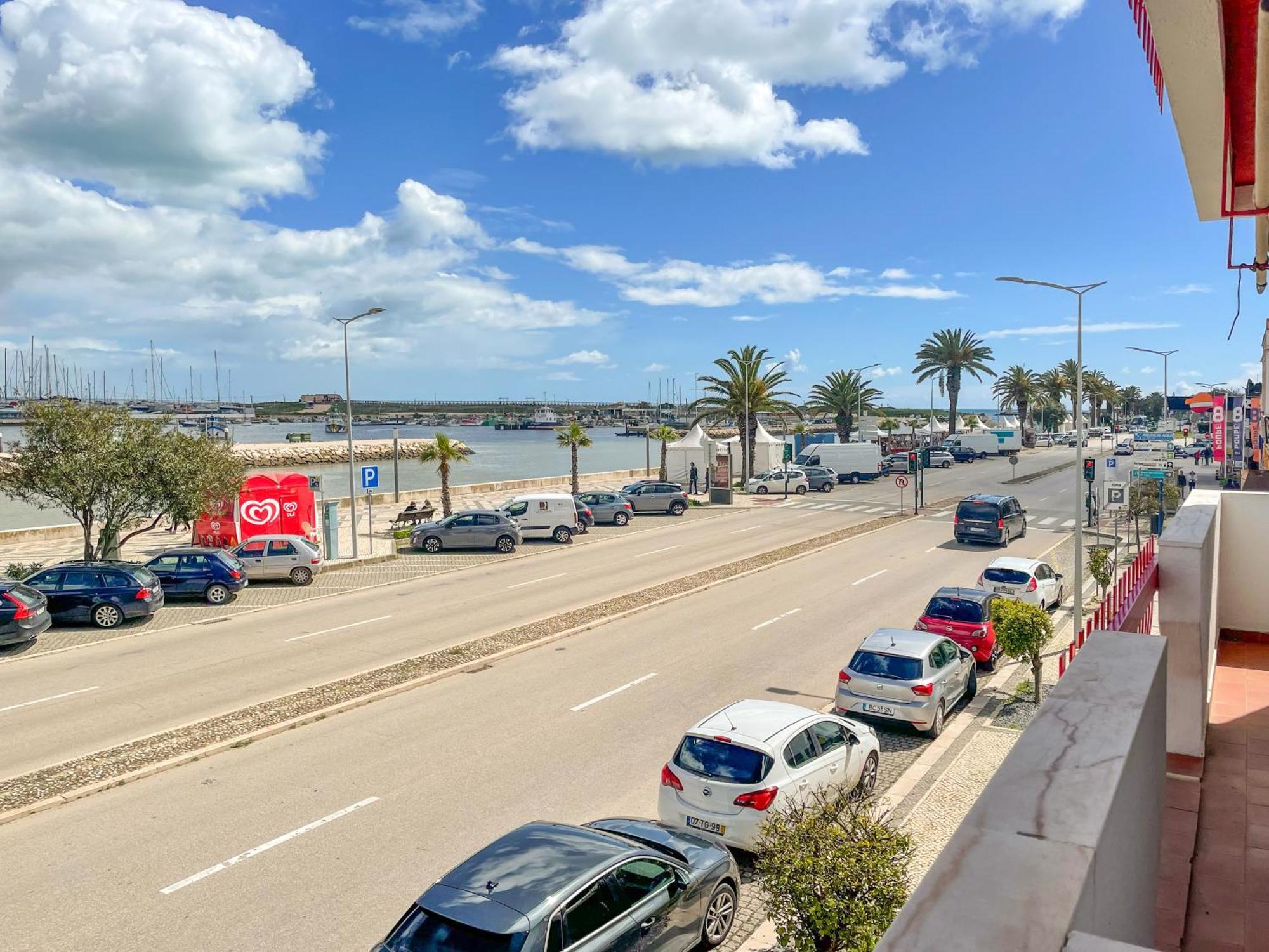 Avenida - Sunny Over The Marina * Lagos